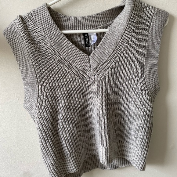 Knit sweater vest - Picture 3 of 3